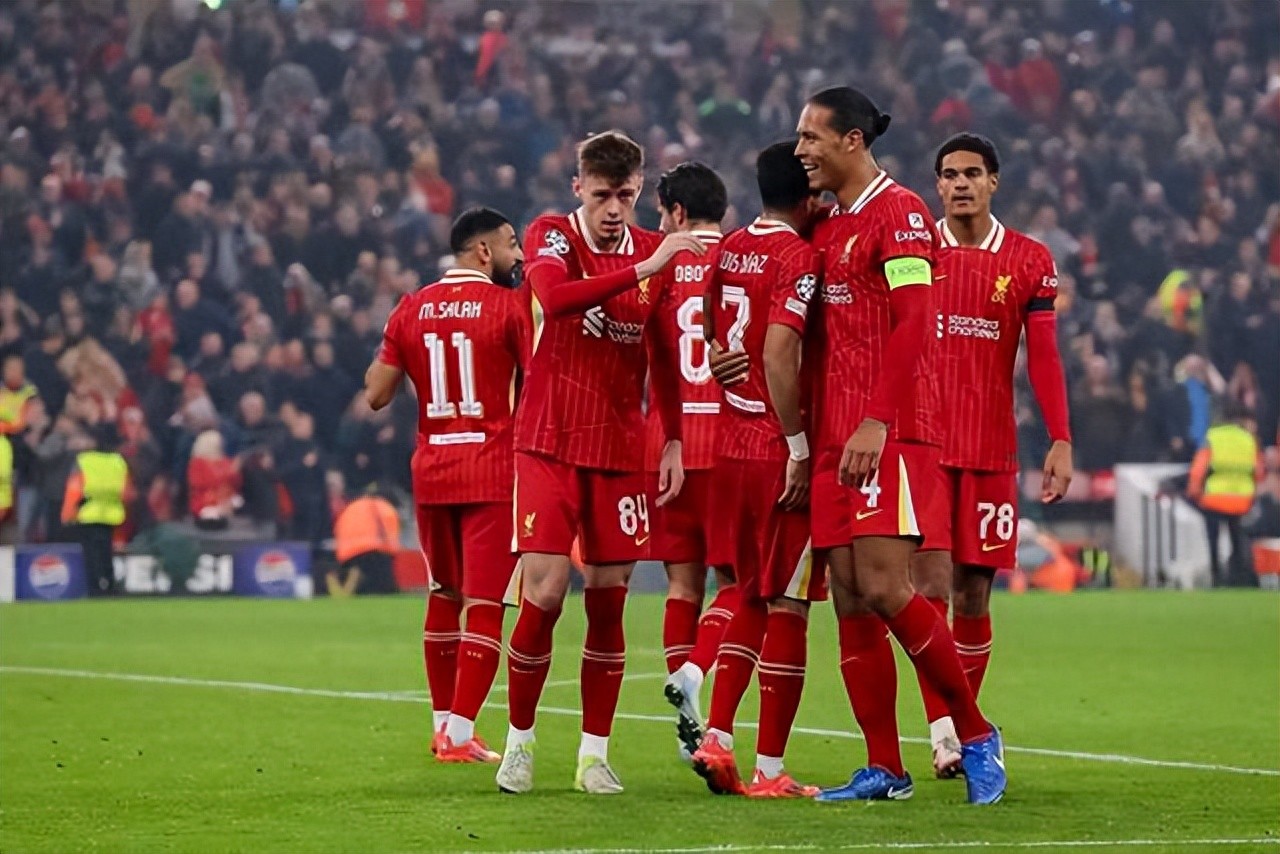 “英超榜首大战火爆上演,两强鏖战不分胜负”